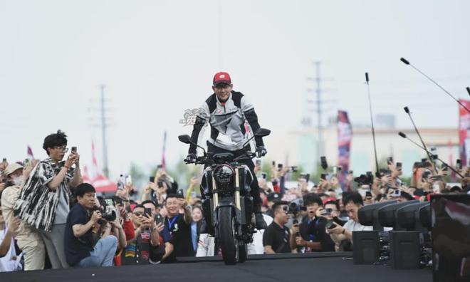 中量级运动街车追600RS正式发布！到手不到35万！QJMOTOR全新(图10)